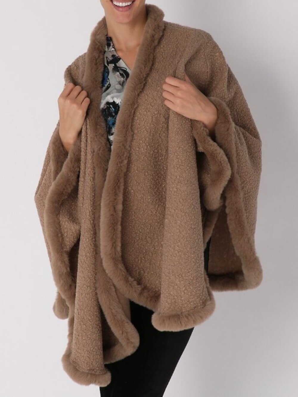 Nina Leonard tan camel cape faux-fur edging trim, size 2X fits US L-XL, US 1X-2X